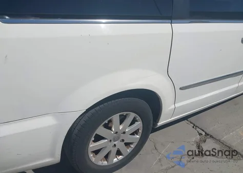 2013 Chrysler Town & Country Touring from USA, damaged, VIN 2C4RC1BG2DR690893